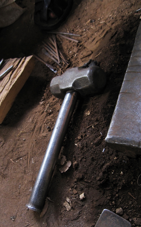 mbira.org-Simboti-hammer-and-steel