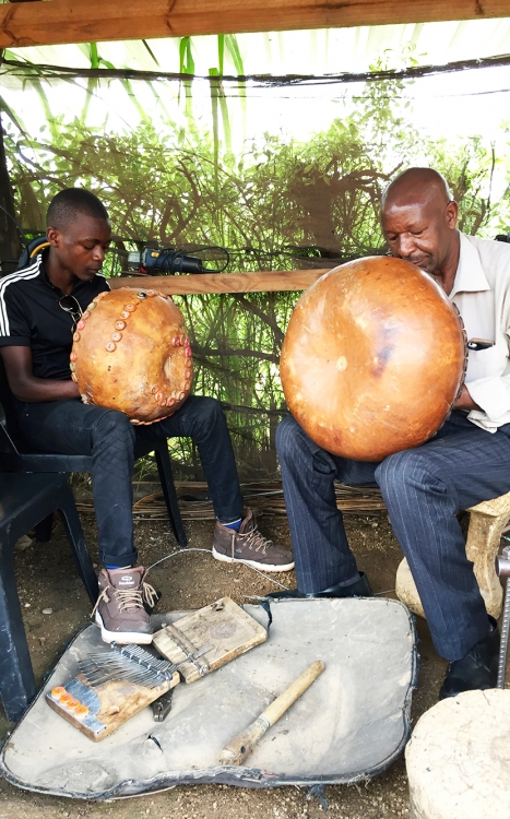 Tiri Chiongotere playing mbira with son 2019